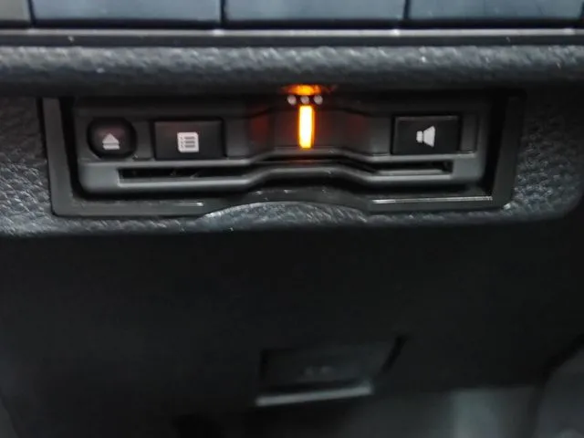 カローラ　セダン　ハイブリッド（トヨタ）の車両写真