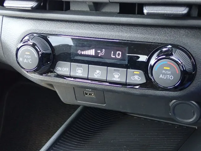 ノート(ニッサン)の車両写真