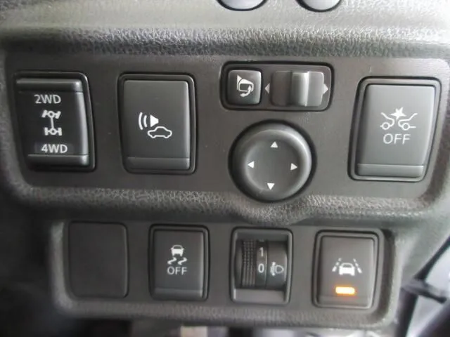 ニッサン　ノート　４ＷＤ