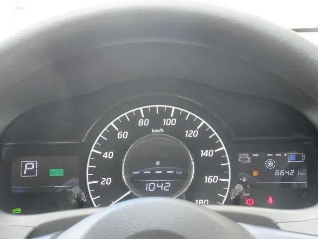 ニッサン　ノート　４ＷＤ