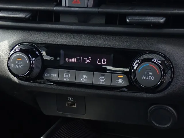 ノート(ニッサン)の車両写真
