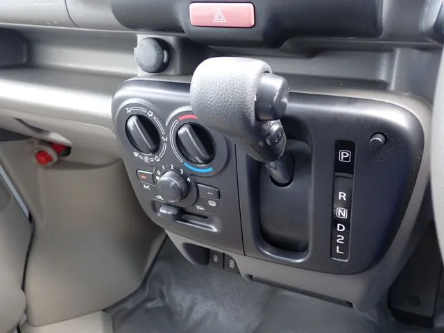 エブリイバン（スズキ）の車両写真