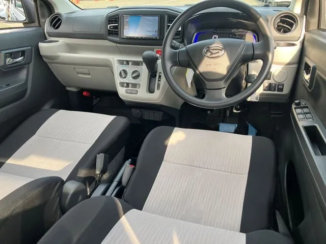 ミラ　イース　４ＷＤ（ダイハツ）の車両写真