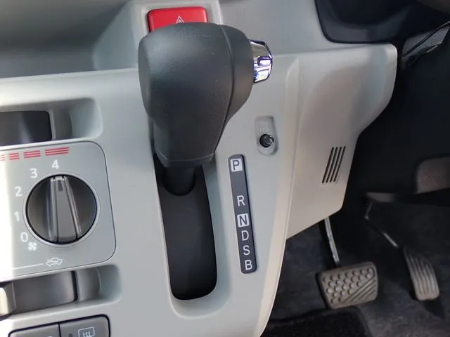 ミラ イース(ダイハツ)の車両写真