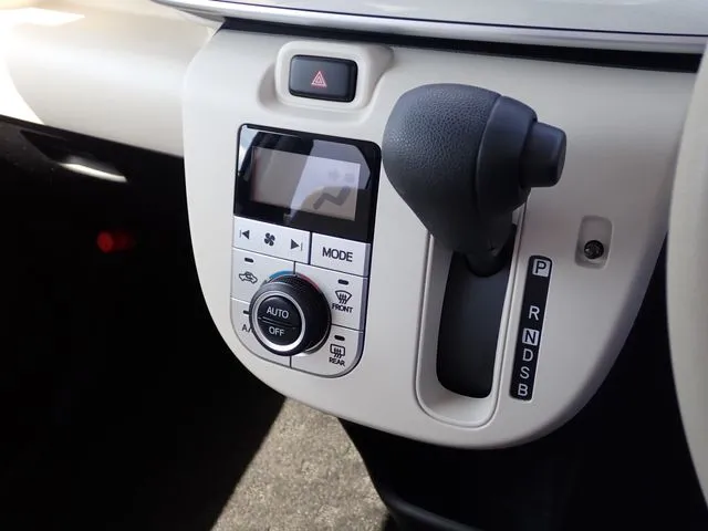 ムーヴ キャンバス(ダイハツ)の車両写真
