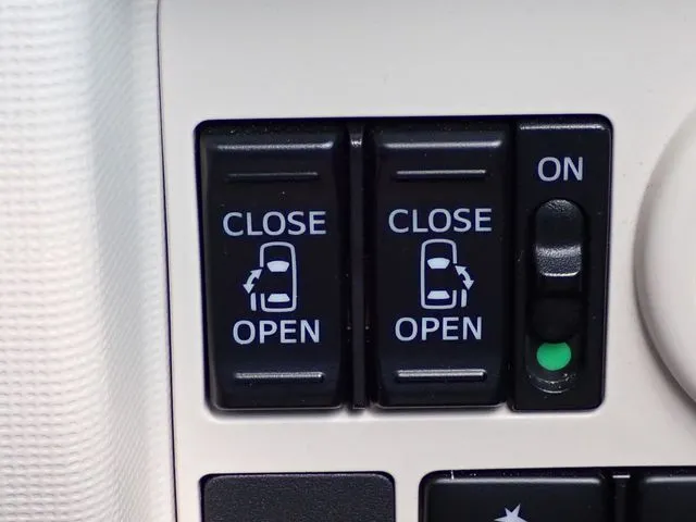 ムーヴ キャンバス(ダイハツ)の車両写真