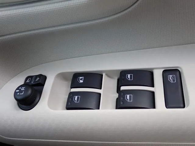 ムーヴ キャンバス(ダイハツ)の車両写真