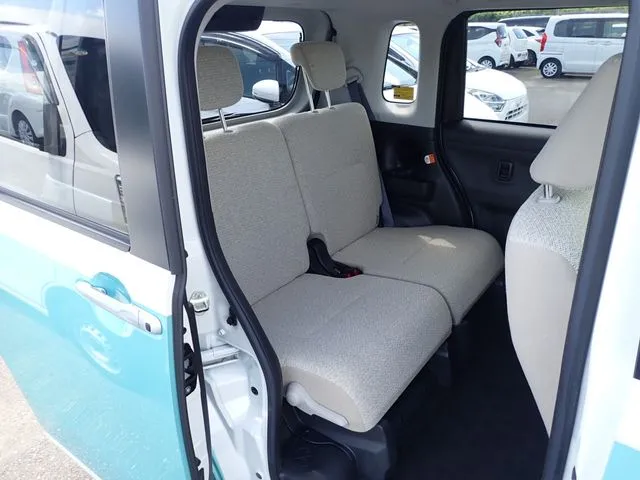 ムーヴ キャンバス(ダイハツ)の車両写真