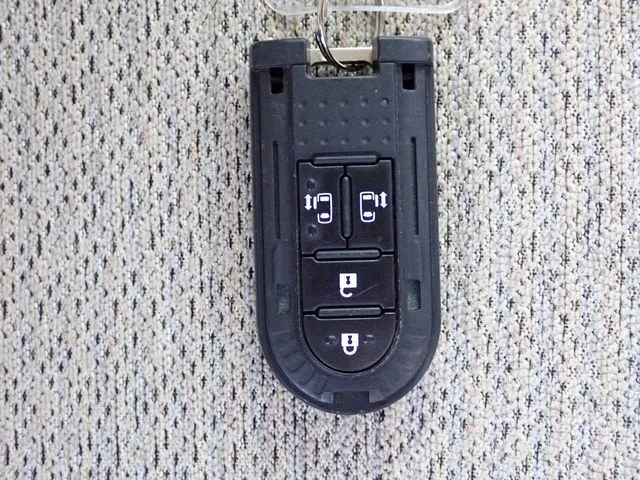ムーヴ キャンバス(ダイハツ)の車両写真