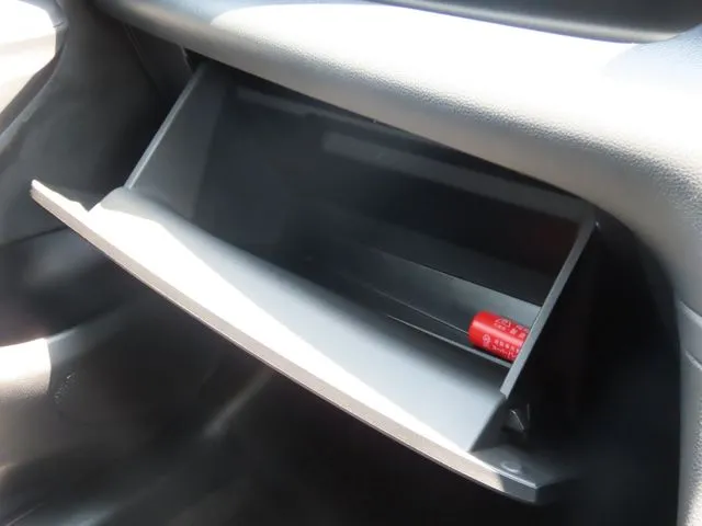 ヤリス ハイブリッド(トヨタ)の車両写真