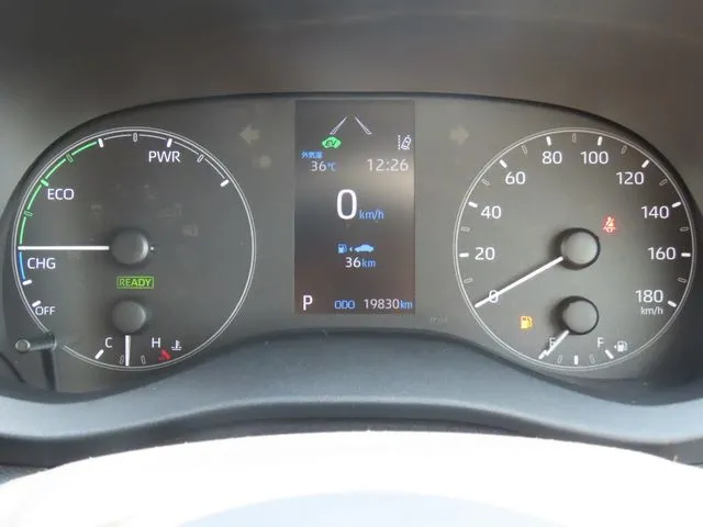 ヤリス ハイブリッド(トヨタ)の車両写真