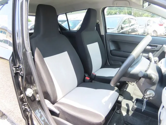 ミラ イース(ダイハツ)の車両写真