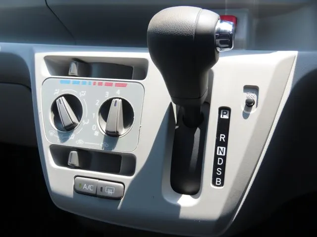 ミラ イース(ダイハツ)の車両写真
