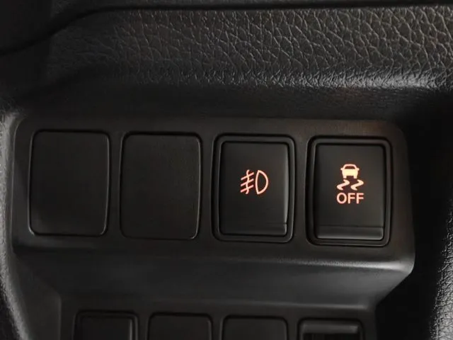 ニッサン　エクストレイル　ハイブリッド　４ＷＤ