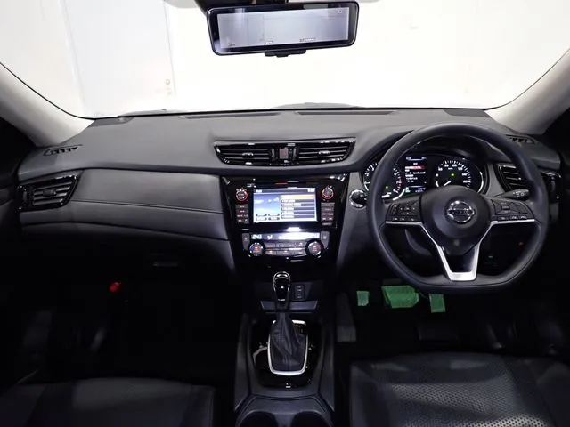 ニッサン　エクストレイル　ハイブリッド　４ＷＤ
