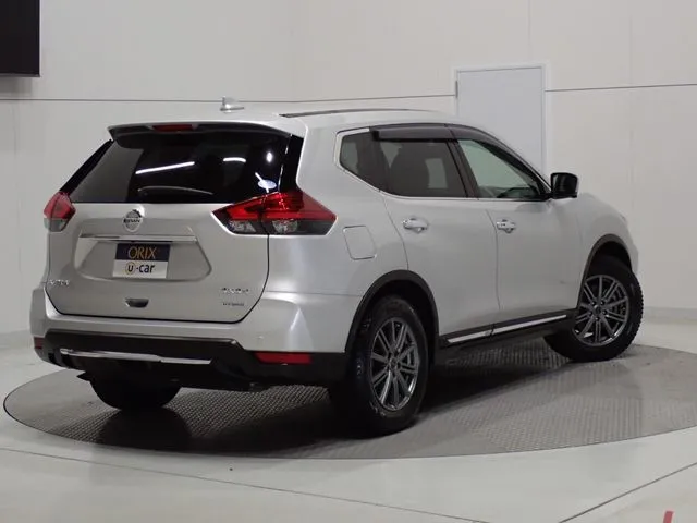 ニッサン　エクストレイル　ハイブリッド　４ＷＤ