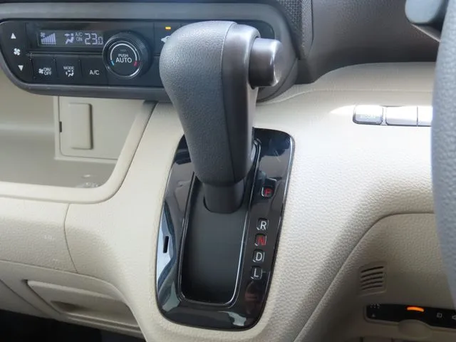 N BOX(ホンダ)の車両写真