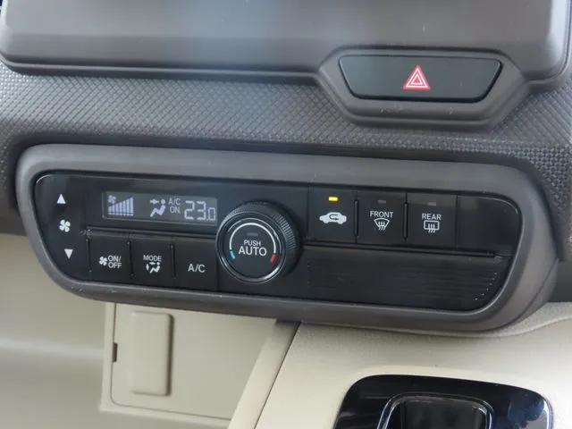 N BOX(ホンダ)の車両写真