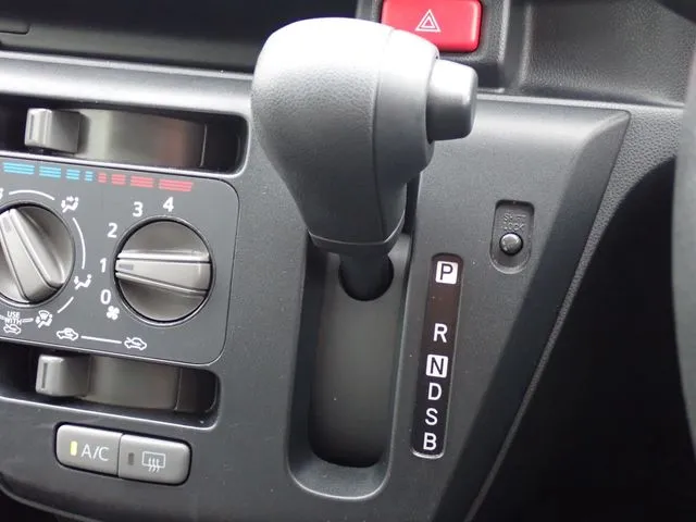 ミラ イース(ダイハツ)の車両写真