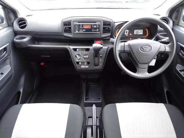 ミラ イース(ダイハツ)の車両写真