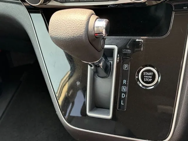 セレナ Sハイブリッド(ニッサン)の車両写真