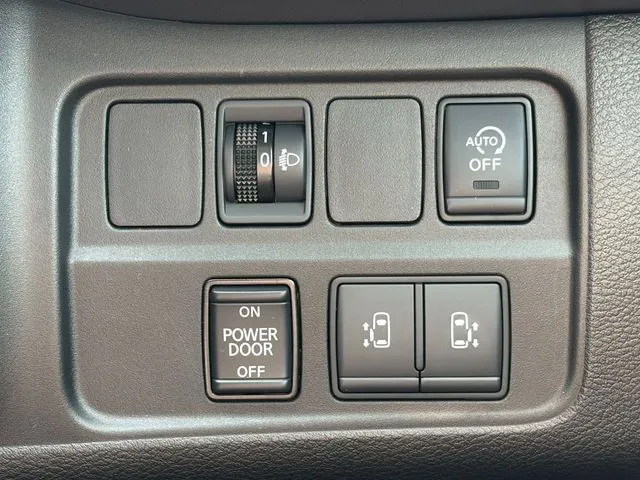 セレナ Sハイブリッド(ニッサン)の車両写真