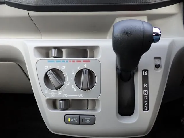 ミラ イース(ダイハツ)の車両写真