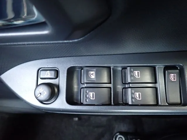 ミラ イース(ダイハツ)の車両写真