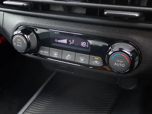 ノート(ニッサン)の車両写真