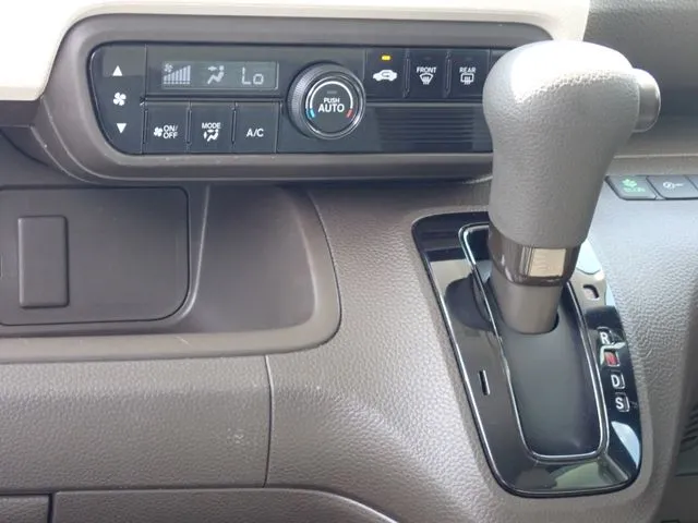 N BOX(ホンダ)の車両写真