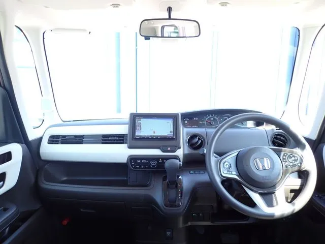 N BOX(ホンダ)の車両写真