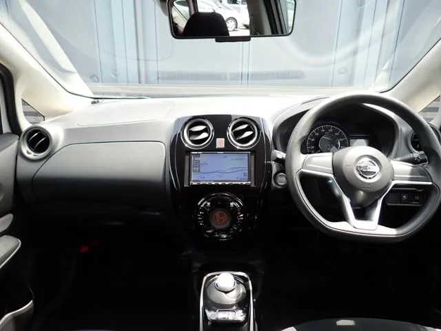 ノート(ニッサン)の車両写真