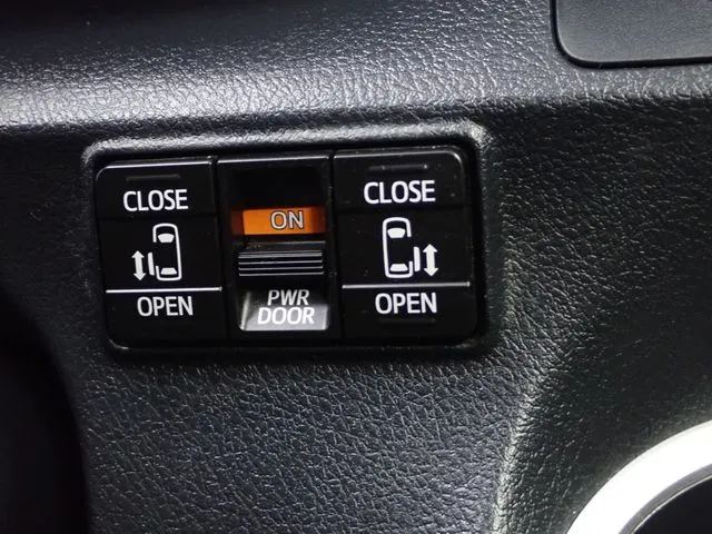 シエンタ ハイブリッド(トヨタ)の車両写真