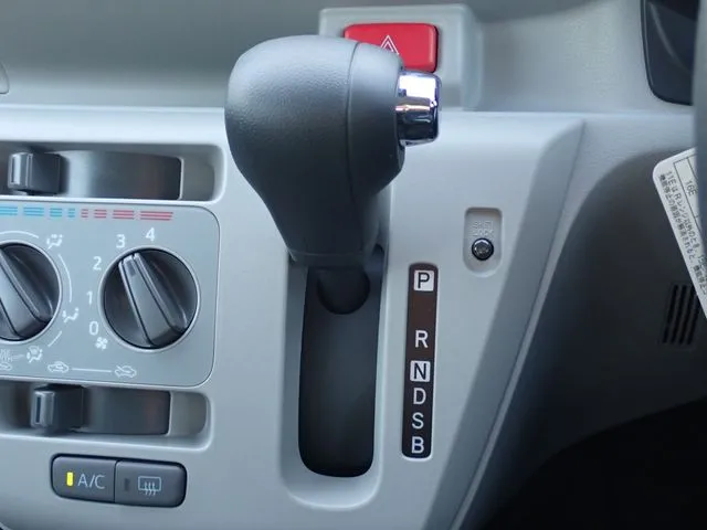 ミラ　イース（ダイハツ）の車両写真
