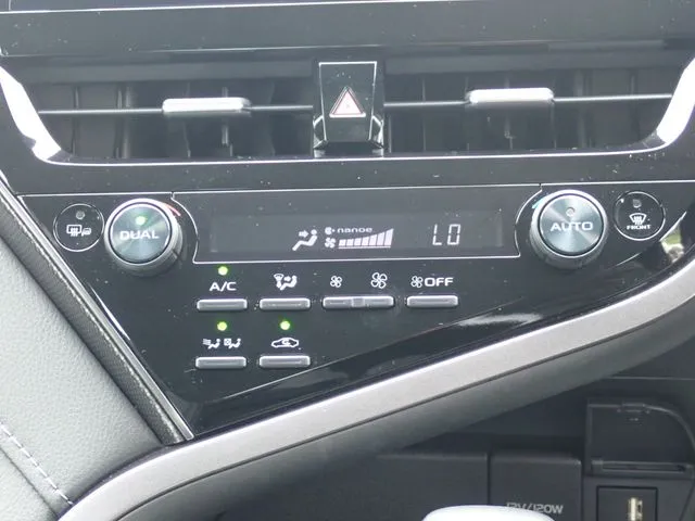 カムリ ハイブリッド(トヨタ)の車両写真
