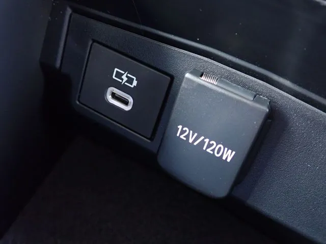 カローラ　セダン　ハイブリッド（トヨタ）の車両写真
