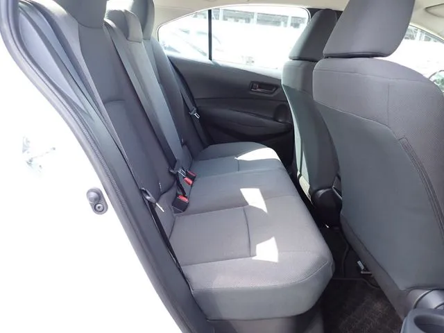 カローラ　セダン　ハイブリッド（トヨタ）の車両写真