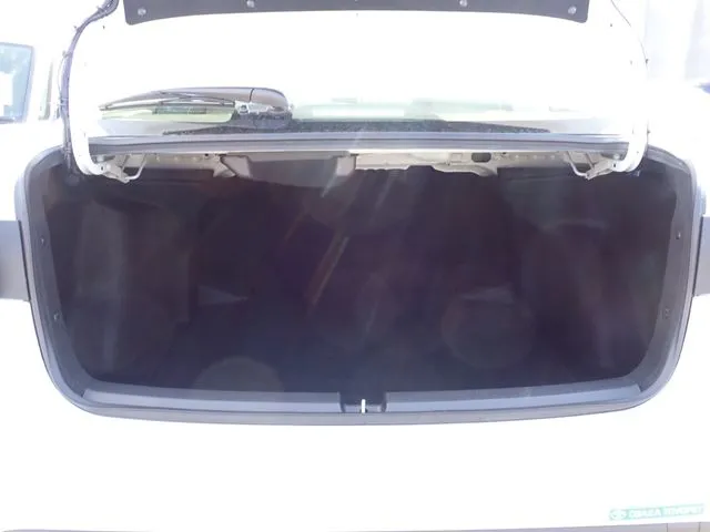 カローラ　セダン　ハイブリッド（トヨタ）の車両写真