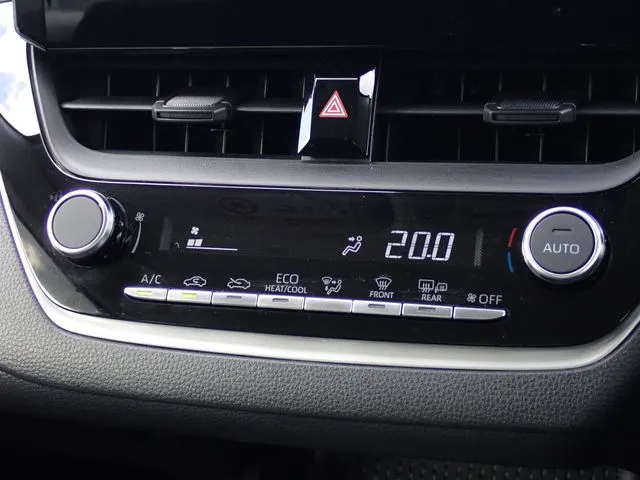 カローラ　セダン　ハイブリッド（トヨタ）の車両写真