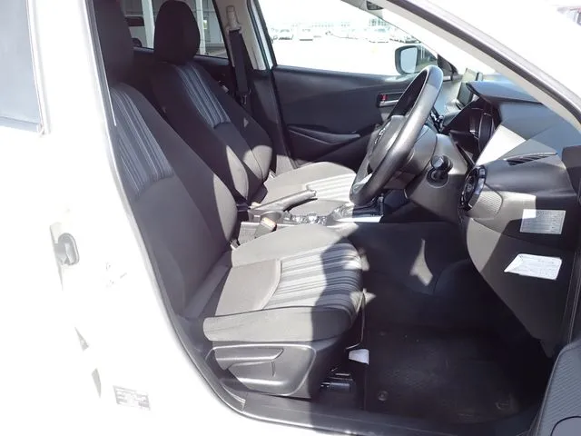 MAZDA2(マツダ)の車両写真