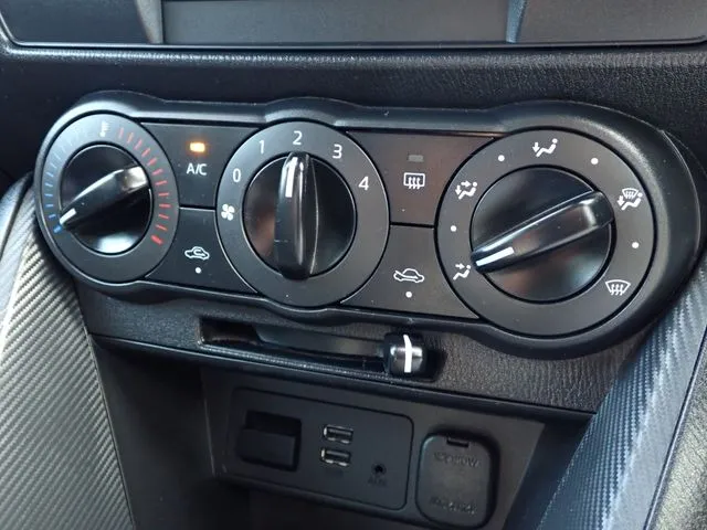 MAZDA2(マツダ)の車両写真