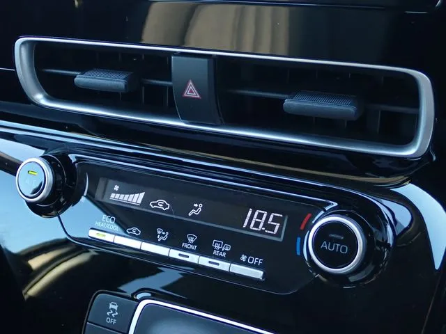 アクア（トヨタ）の車両写真