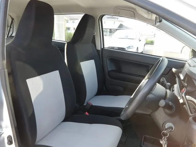 ミラ イース 4WD(ダイハツ)の車両写真