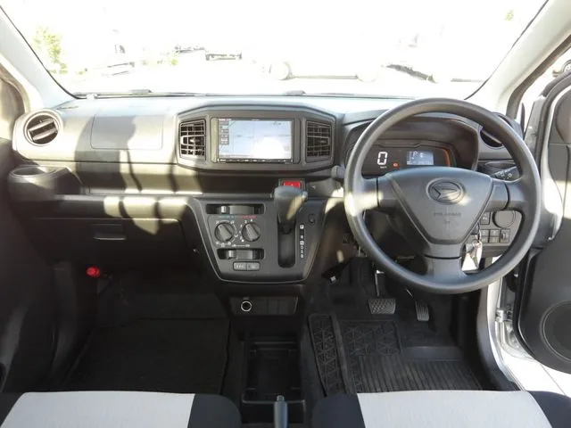 ミラ イース 4WD(ダイハツ)の車両写真