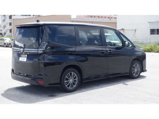 ヴォクシー(トヨタ)の車両写真