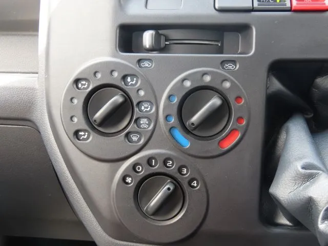タウンエーストラック 2WD(トヨタ)の車両写真
