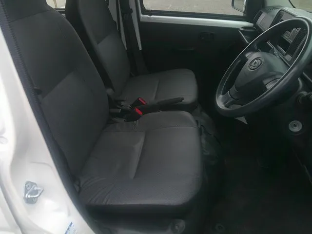 ハイゼットカーゴ 4WD(ダイハツ)の車両写真
