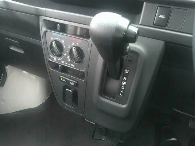 ハイゼットカーゴ 4WD(ダイハツ)の車両写真