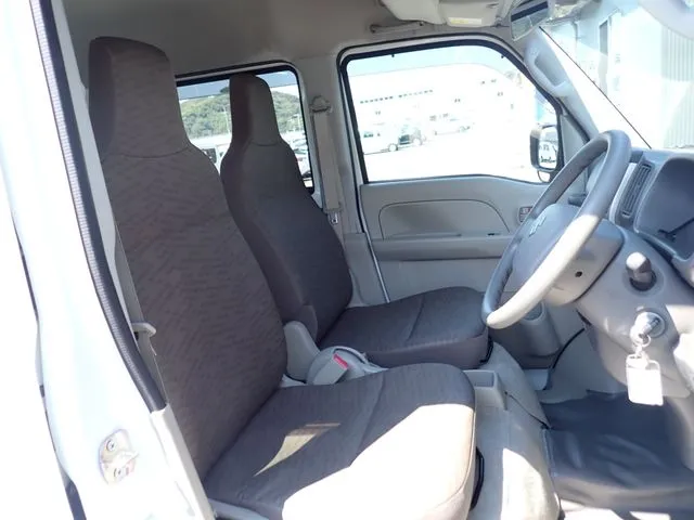 エブリイバン（スズキ）の車両写真