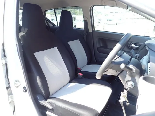 ミラ イース(ダイハツ)の車両写真